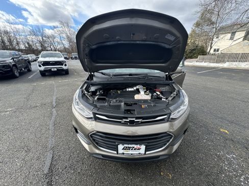 Used 2022 Chevrolet Trax LT w/ Sport Edition image 31