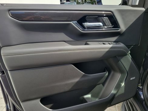 New 2026 GMC Yukon Elevation w/ Elevation Premium Package AWD/4WD image 19