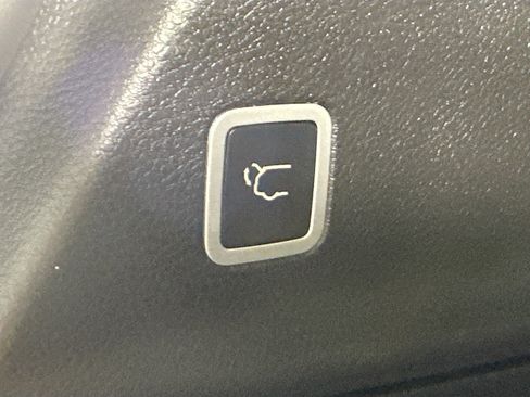 Used 2017 Chrysler Pacifica Limited FWD image 35