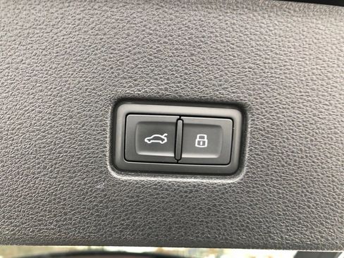 Used 2019 Audi Q8 Premium w/ Convenience Package image 37