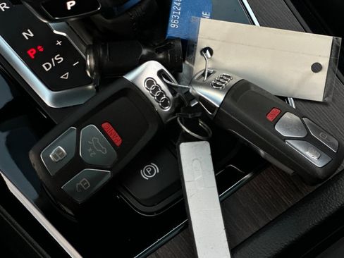 Used 2023 Audi Q5 2.0T Premium w/ Convenience Package image 24