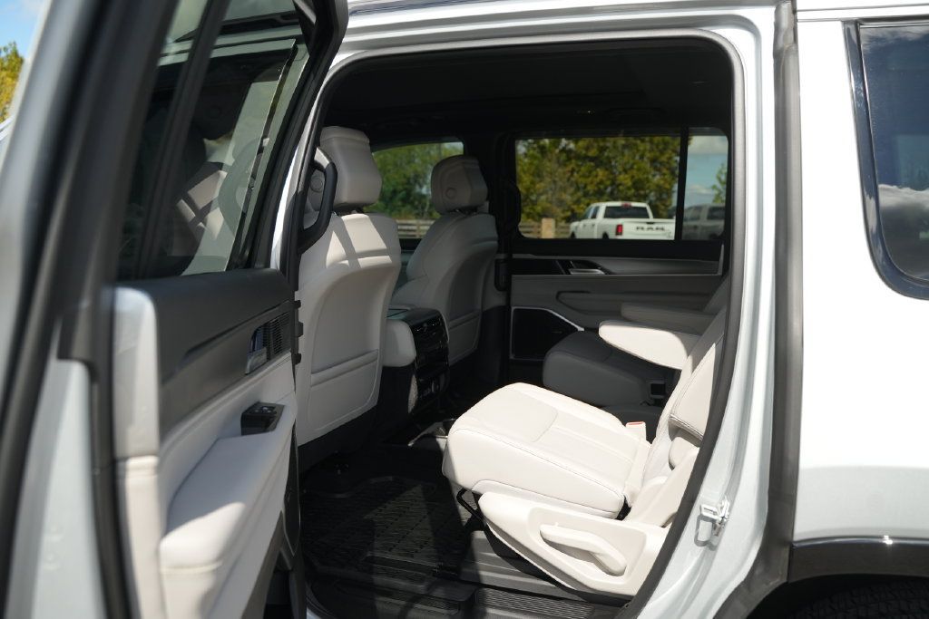 Used 2026 Jeep Grand Wagoneer 2WD w/ Premium Group I image 15