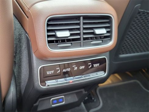 Used 2024 Mercedes-Benz GLS 450 4MATIC image 40