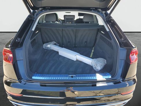 Used 2023 Audi Q8 Premium Plus w/ Premium Plus Package image 9