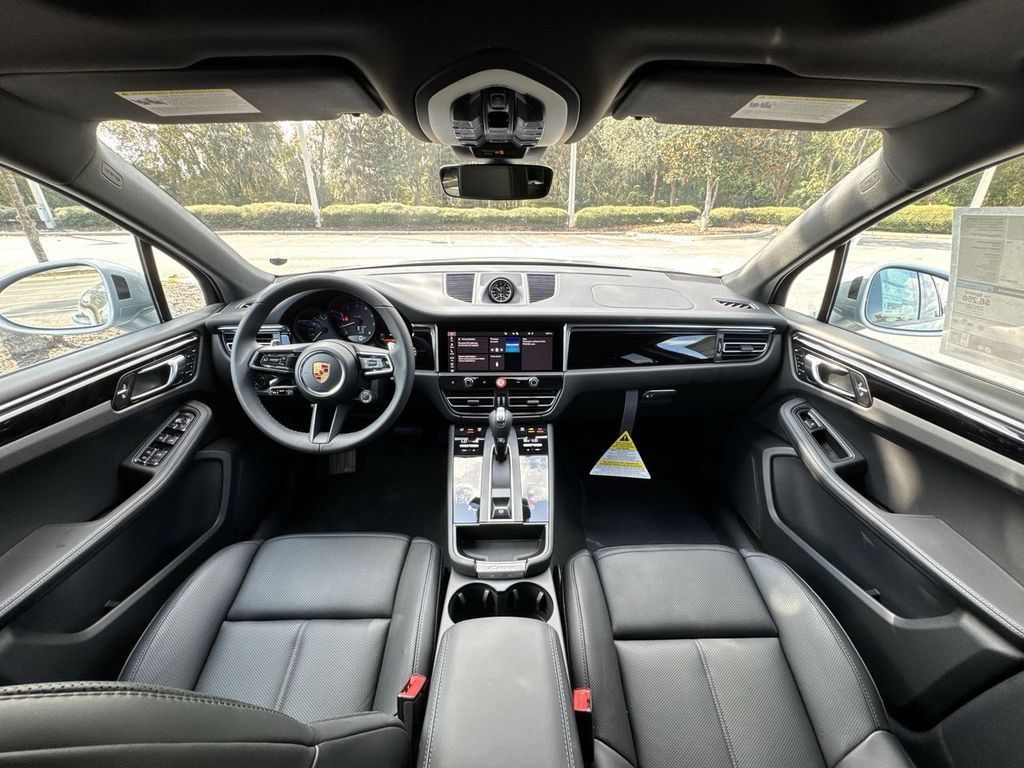 Certified 2026 Porsche Macan AWD/4WD image 17