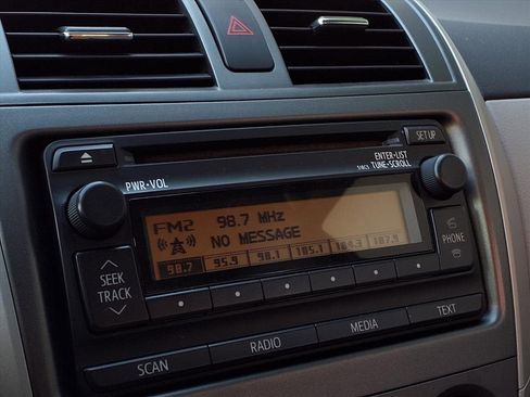 Used 2012 Toyota Corolla LE image 7