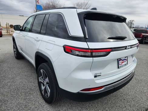 New 2026 Jeep Grand Cherokee Limited w/ Luxury Tech Group II AWD/4WD image 4