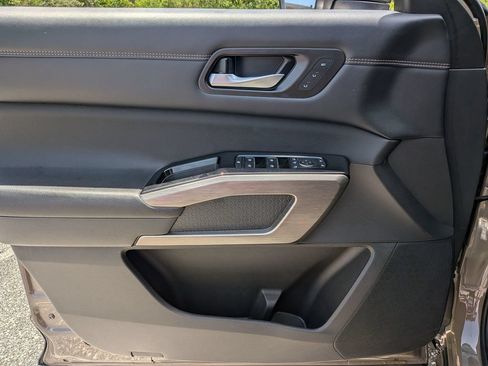Used 2023 Nissan Pathfinder Platinum w/ Lighting Package (N93) FWD image 35