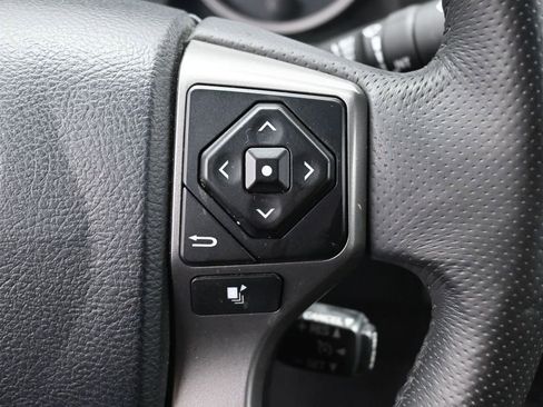Certified 2017 Toyota Tacoma Limited AWD/4WD image 16