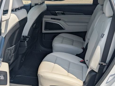 Used 2023 Kia Telluride EX w/ EX Captain's Chair Package FWD image 13