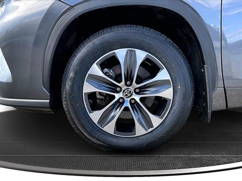 Used 2021 Toyota Highlander XLE image 34