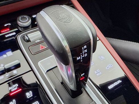 Certified 2021 Porsche Cayenne Turbo S AWD/4WD image 21
