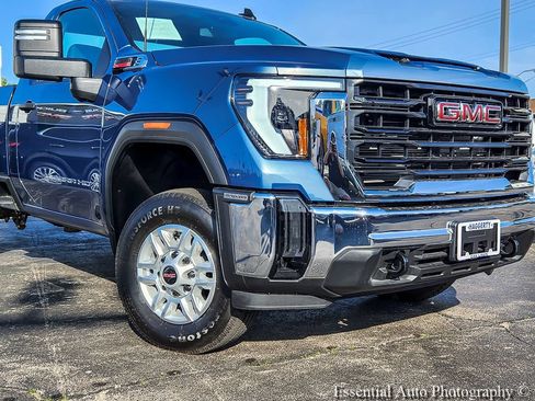 Used 2025 GMC Sierra 2500 Pro RWD image 2