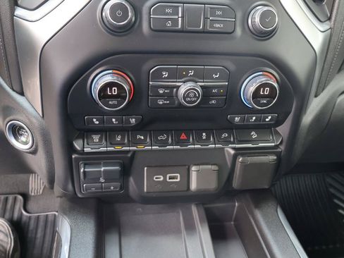 Used 2020 Chevrolet Silverado 2500 LTZ w/ LTZ Premium Package AWD/4WD image 16