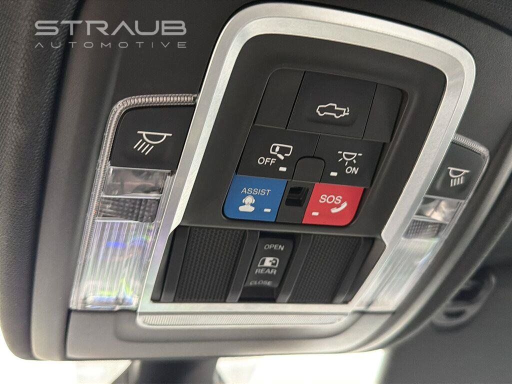 Used 2019 RAM 1500 Laramie AWD/4WD image 10