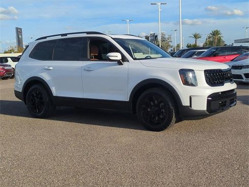 Used 2025 Kia Telluride AWD image 4
