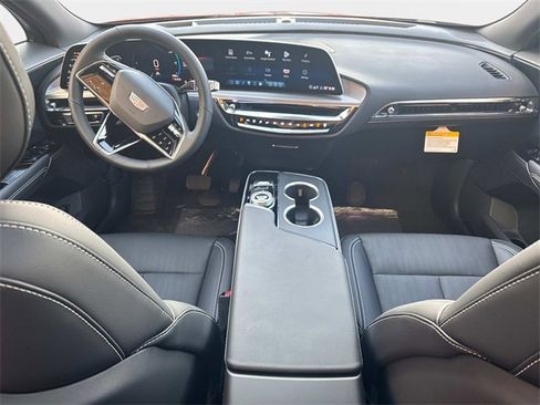 New 2025 Cadillac Lyriq Luxury image 10