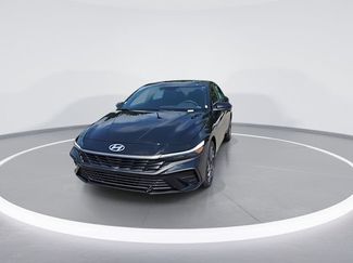 New 2025 Hyundai Elantra SEL video 3