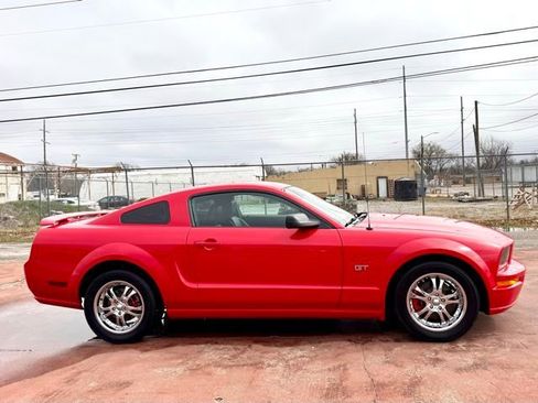 Used 2006 Ford Mustang GT Premium RWD image 3