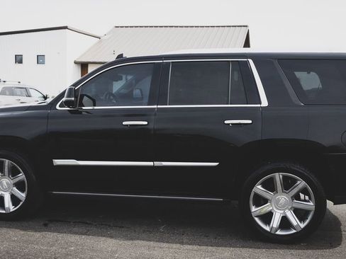 Used 2015 Cadillac Escalade Premium AWD/4WD image 23