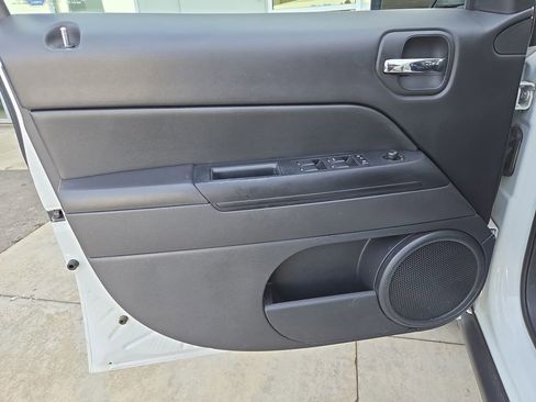 Used 2017 Jeep Patriot High Altitude image 12