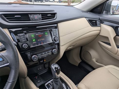 Used 2020 Nissan Rogue SL w/ Premium Package image 21