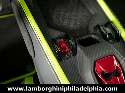 Used 2025 Lamborghini Revuelto Base image 26