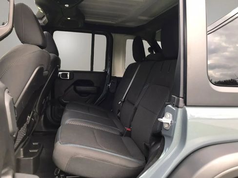 Used 2025 Jeep Wrangler Unlimited Rubicon 4xe w/ Convenience Group AWD/4WD image 34