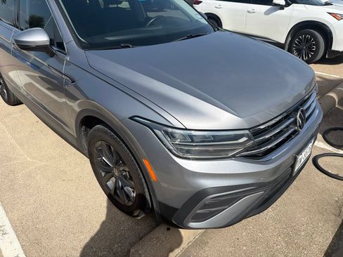 Used 2023 Volkswagen Tiguan SE w/ Panoramic Sunroof Package FWD image 10