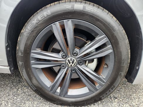 Certified 2024 Volkswagen Jetta SE w/ Black Wheel Package FWD image 18