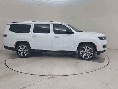 New 2025 Jeep Wagoneer L Series II image 17