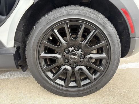 Used 2017 MINI Cooper 4-Door Hardtop image 9