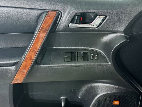 Used 2013 Toyota Highlander Limited image 25