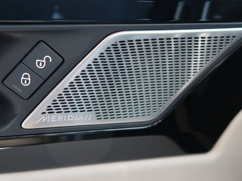 Used 2020 Jaguar XE S image 41