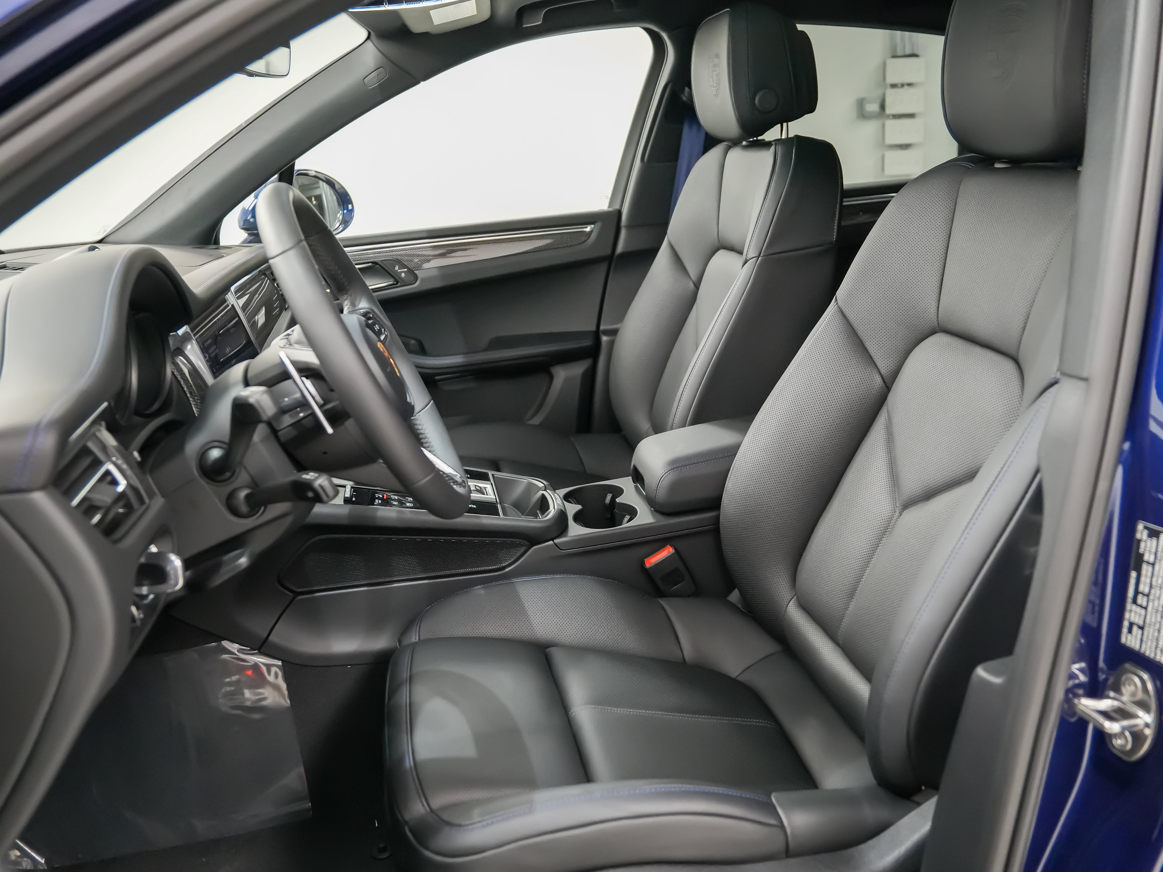 Certified 2026 Porsche Macan S AWD/4WD image 5