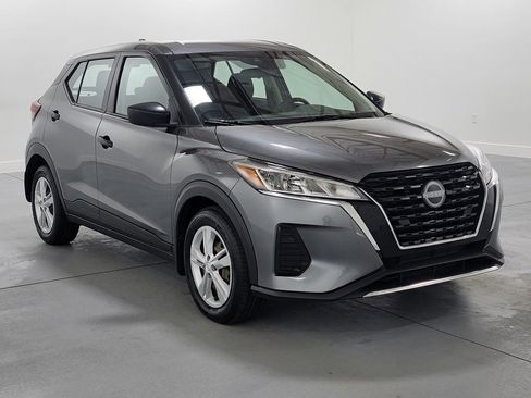 Used 2023 Nissan Kicks S image 2