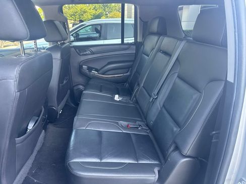 Used 2018 Chevrolet Suburban LT RWD image 15