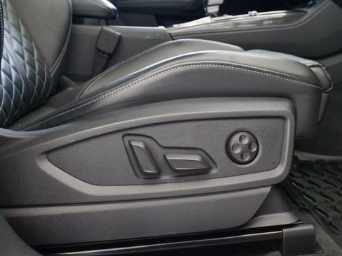 Used 2023 Audi SQ5 Premium Plus w/ Premium Plus Package image 17