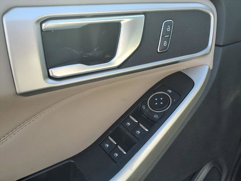 Used 2023 Ford Explorer XLT w/ Equipment Group 202A image 24