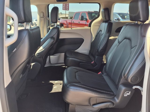 Used 2024 Chrysler Pacifica Touring-L FWD image 24