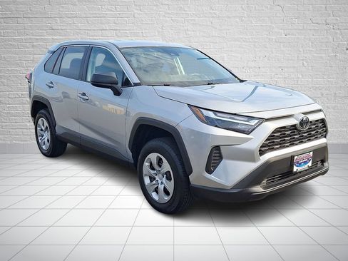 Used 2023 Toyota RAV4 LE FWD image 3