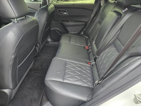 Used 2023 Nissan Rogue Platinum FWD image 18