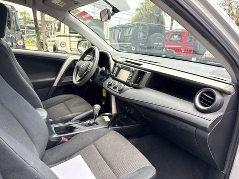 Used 2015 Toyota RAV4 LE AWD/4WD image 31
