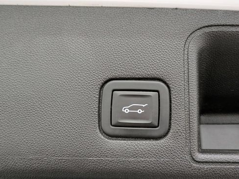 Used 2022 GMC Terrain SLT AWD/4WD image 18