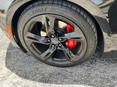 Used 2021 Chevrolet Camaro SS RWD image 5
