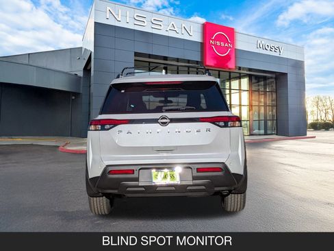 New 2025 Nissan Pathfinder SV image 9