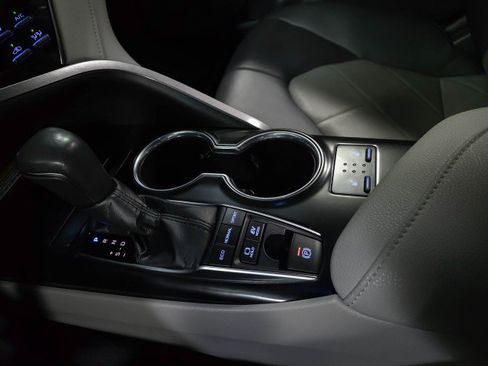 Used 2019 Toyota Camry XLE image 26