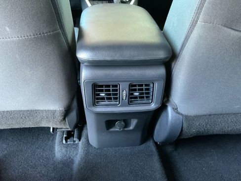 Used 2025 Toyota RAV4 LE AWD/4WD image 32