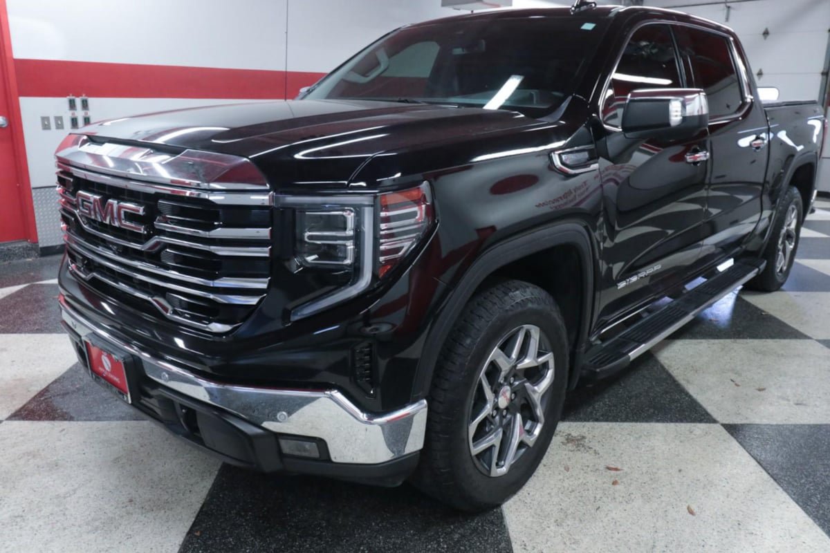 Used 2023 GMC Sierra 1500 SLT AWD/4WD image 5