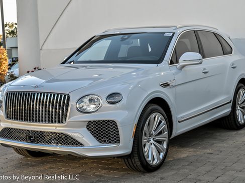 Used 2024 Bentley Bentayga image 4